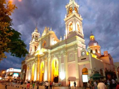 Salta: Catedral Basílica y alrededores de la Plaza 9 de Julio