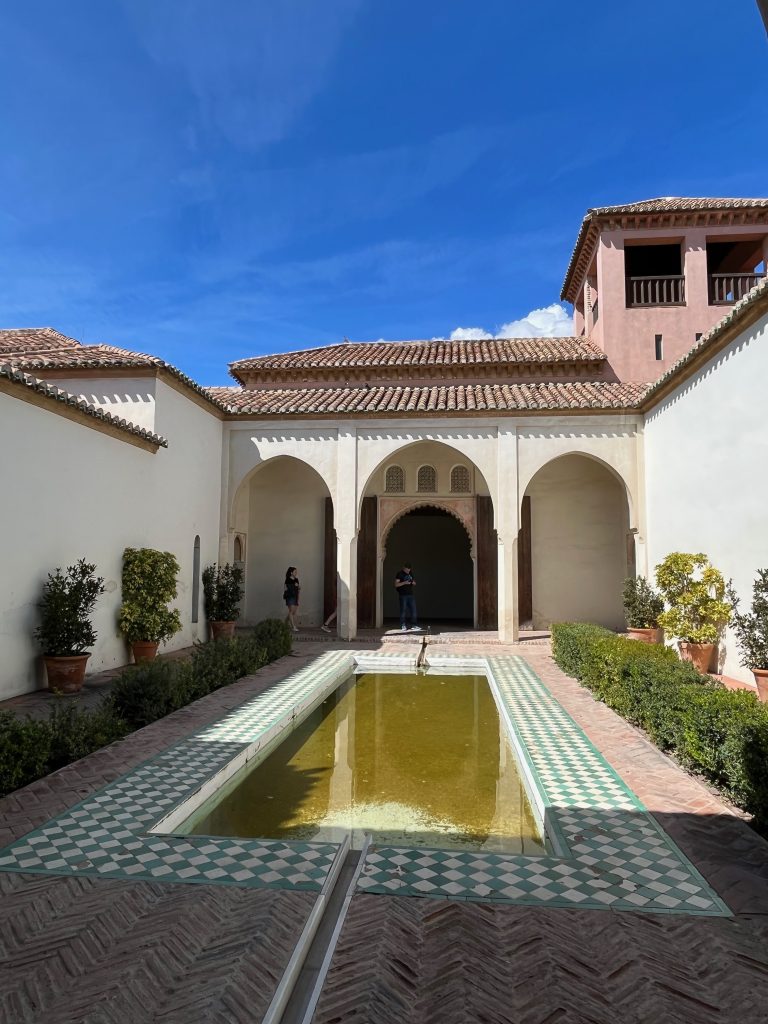 Patio de la Alcazaba de Málaga.